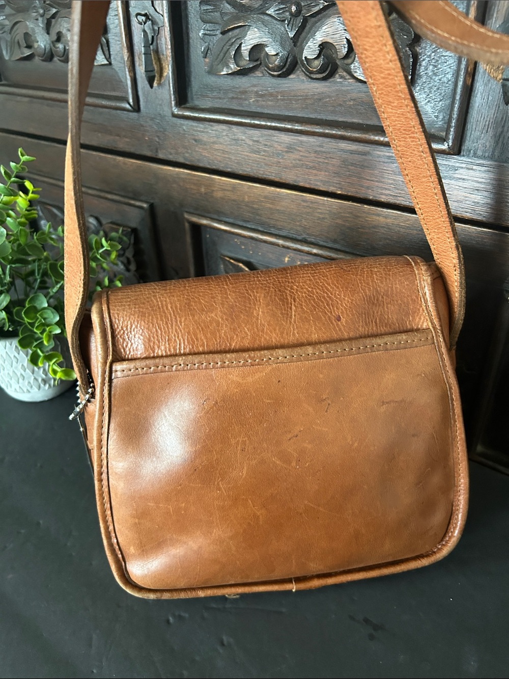 Vintage Navasota Tan Leather Crossbody Bag with Decorative Buckle - Picture 4 of 10